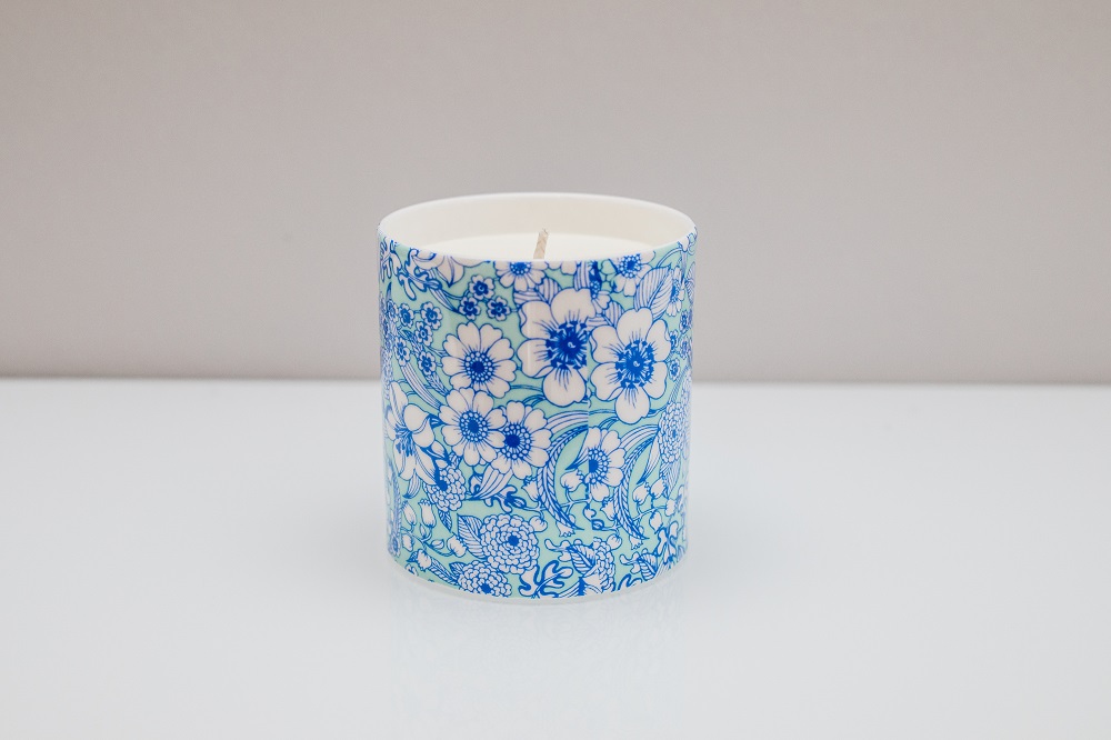 Valencia Blue Pair of Medium Scented Candles - Image 2